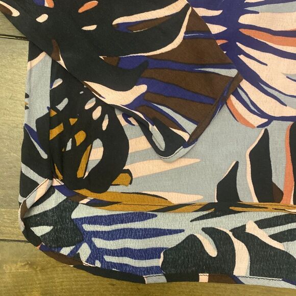 Mango Casual Tropical‎ Leaf Gray Blouse Size 2 Vacation Cruise - Picture 2 of 6